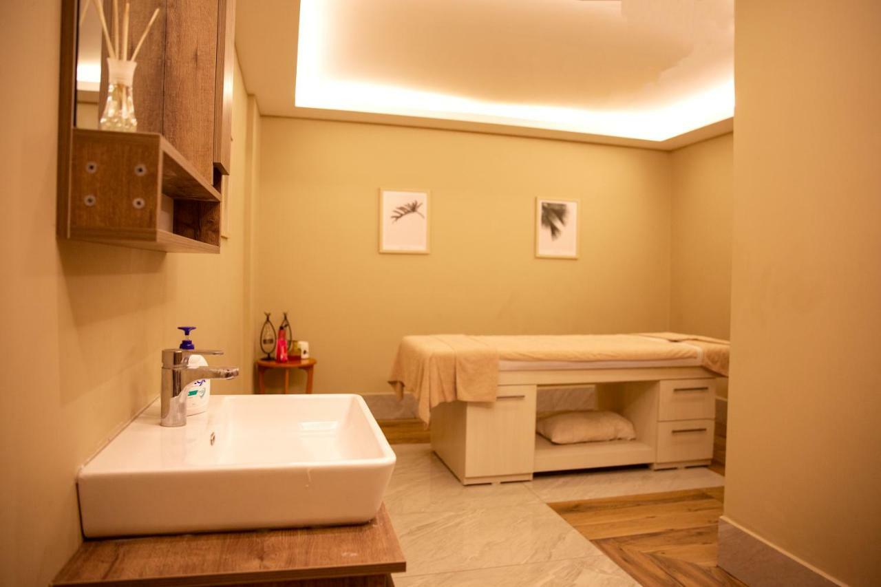 סיליברי Premier Vista Hotel מראה חיצוני תמונה